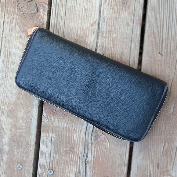 Black and Gold Mossimo Wallet - Picture 7 of 7